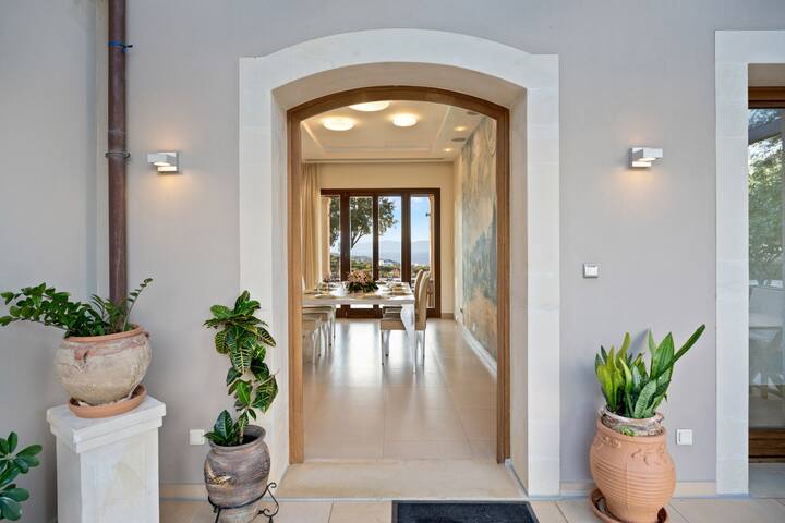 Luxurious Villa Liandri – 600 m² Resort