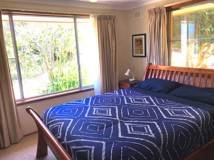 Dormitorio principal.
Cama tamaño queen x1. 