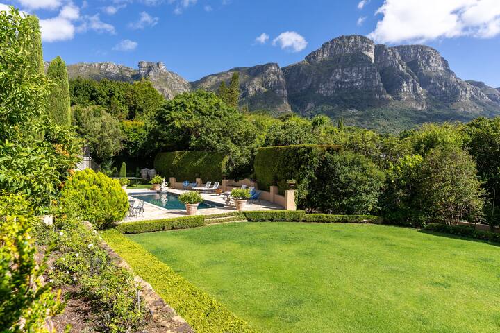 4-bedroom Provençal style villa in Bishopscourt gallery image 4