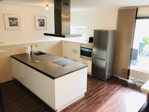 25h-Garden Apartment + private Beach
