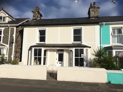 Glan-Y-Don Cottage Harbour Front