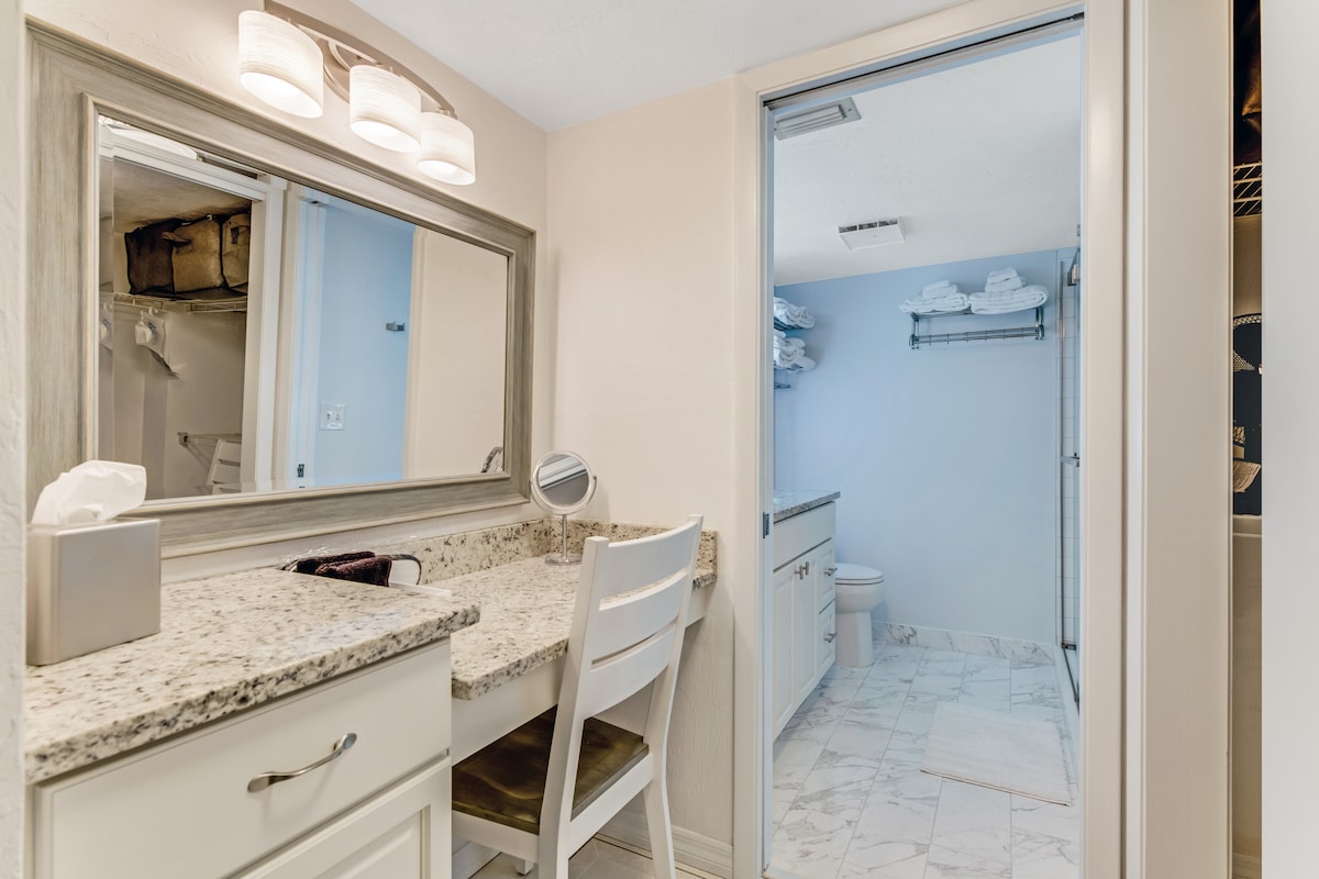 TopFLR-Oceanfront Bldg, Pool, Views & Gear