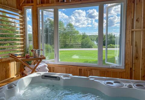 Captain Milow's Cottage | Hot Tub | Pets