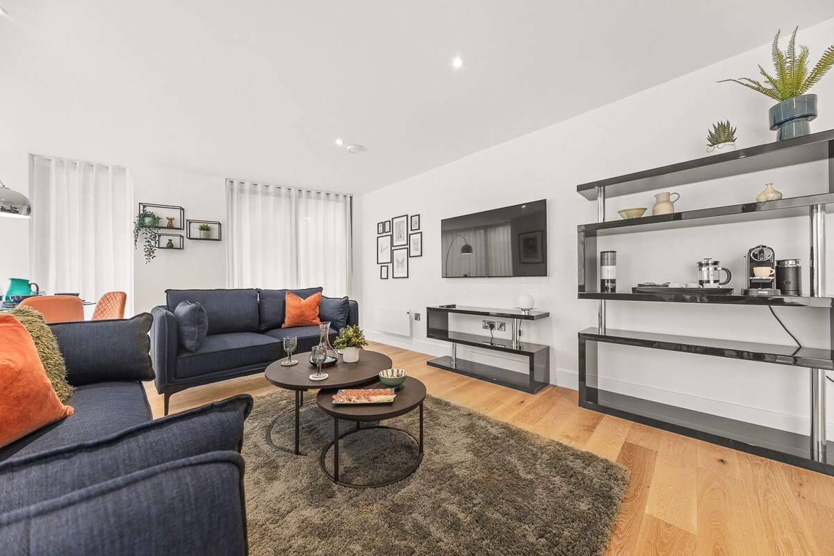 Top performing Airbnb: Beautiful Central 2-Bed Apt w/ Parking and Balcony in Killinghall