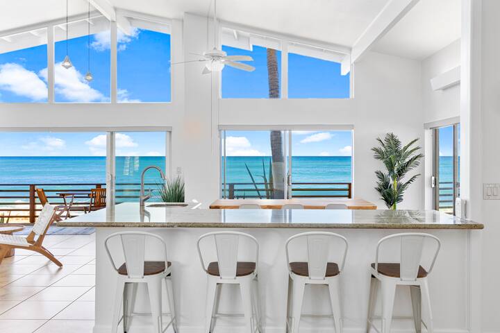 Beachfront Oasis in Māʻili, Oahu gallery image 2