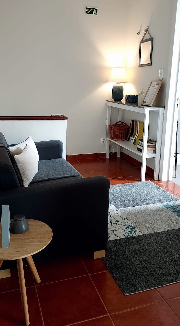 סלון קטן כדי להירגע.