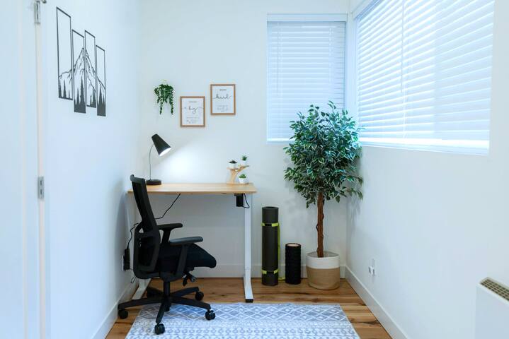 CapHill 3B3B, Space Needle, Free Parking & A/C gallery image 5