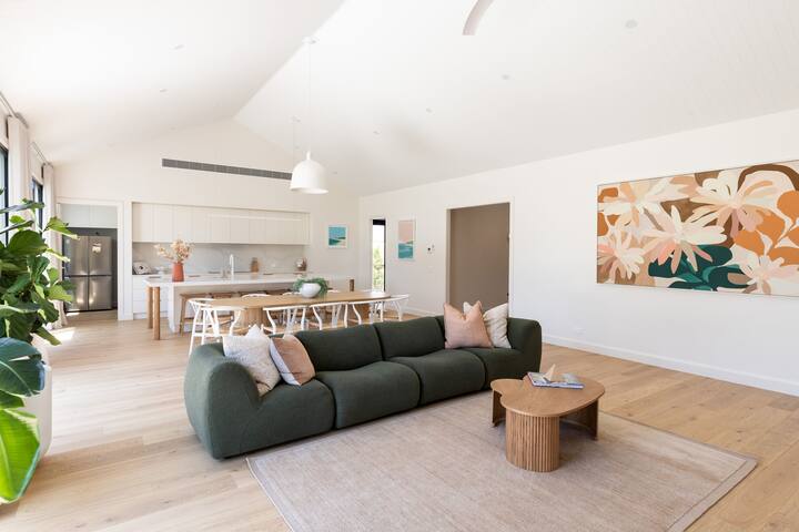 New Luxury Beach House, Huge Nth Facing Deck/Yard gallery image 4