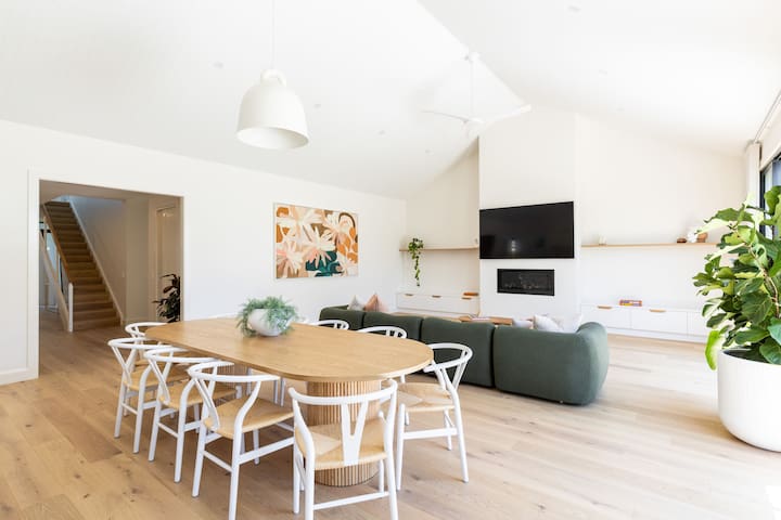 New Luxury Beach House, Huge Nth Facing Deck/Yard gallery image 2