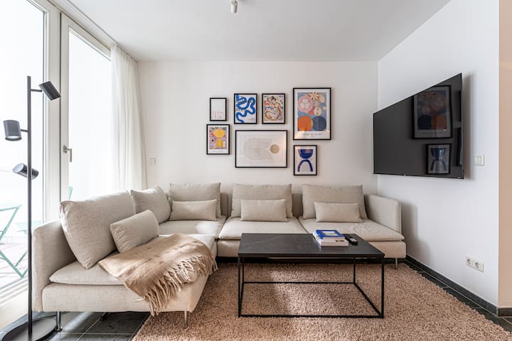 100sqm Luxury Apt in Prime Location near Ku’Damm gallery image 2