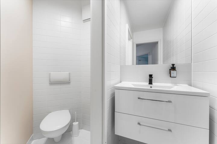 100sqm Luxury Apt in Prime Location near Ku’Damm gallery image 5