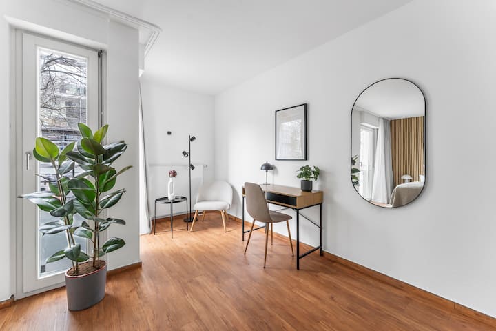 100sqm Luxury Apt in Prime Location near Ku’Damm gallery image 3