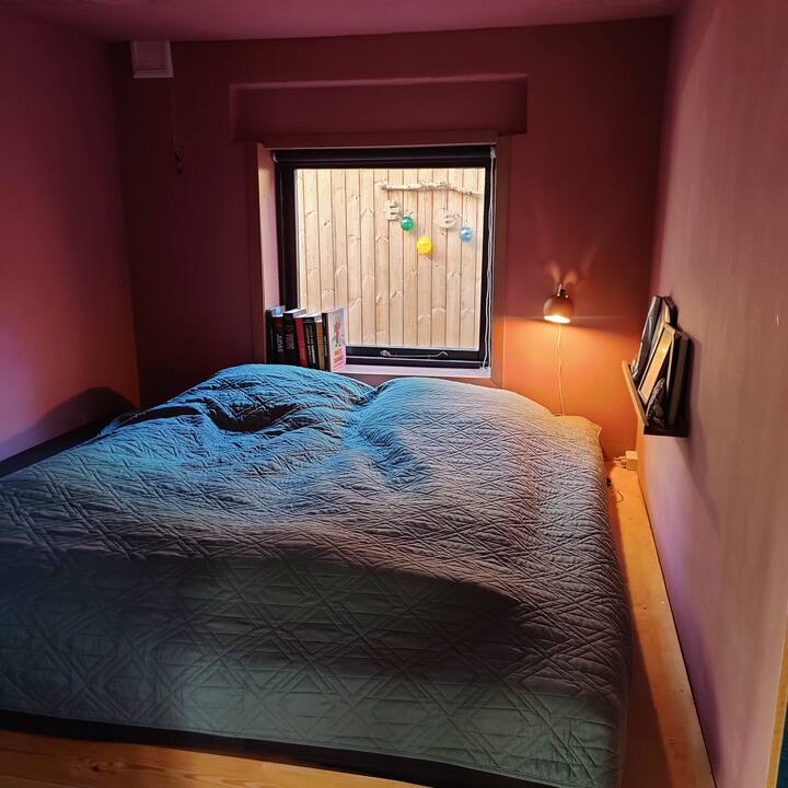 ห้องนอนพร้อมม่านทึบ