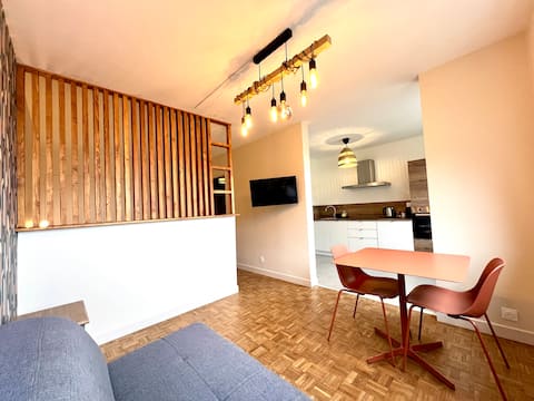 The university / Campus / Parking / Mountains