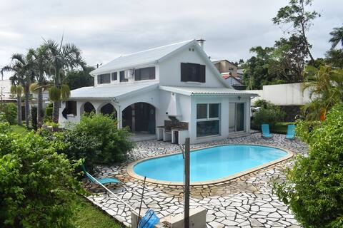 Charming villa with swimming pool in Petite Ile