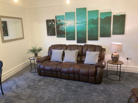 Spacious 3 Bed Apartment in Widnes