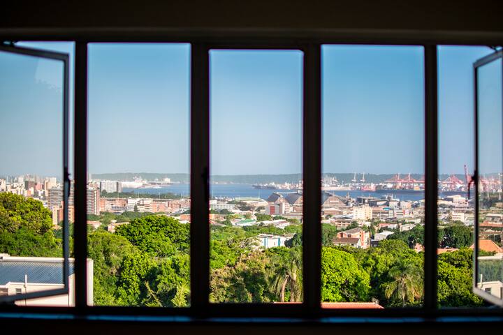 Scenic Eclectic Apartment - Durban