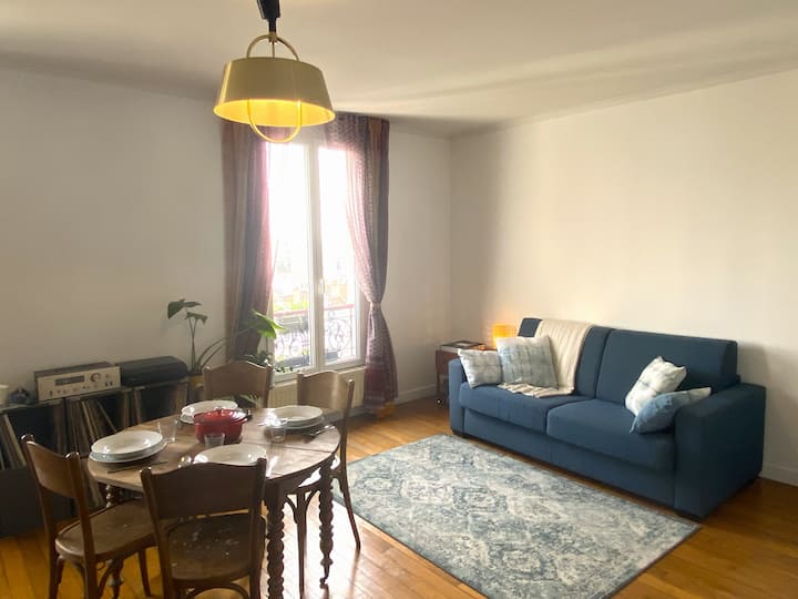 Bel Appartement Perché Au Coin Des Buttes-chaumont - Paris