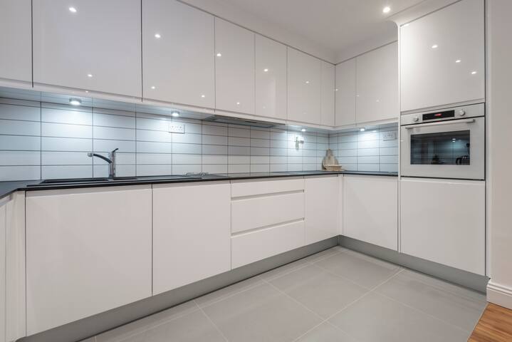 Porchester square ( 3 bedrooms flat ) gallery image 3