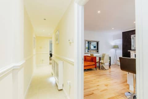 Top performing Airbnb: Entire 2 Bedroom Garden Flat+1 x CV Parking Permit in Clifton
