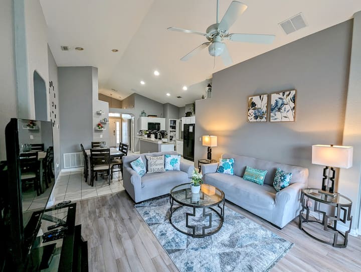 Entire House W/ Pool Near Disney - Davenport, FL