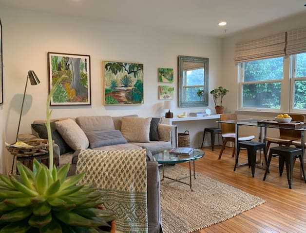 Santa Monica – Garden Setting – Relax & Enjoy!