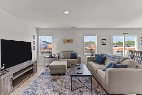 Coastal Eve Retreat-spacious, pets & fully loaded!