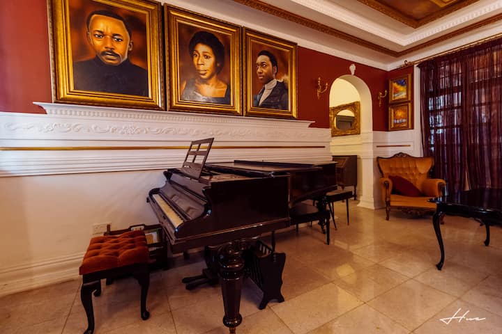 Spacious Antique Mansion, East Legon - Accra