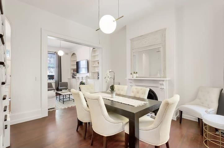 Chic Large 4 Bedroom @ Barangaroo The Rocks Sydney