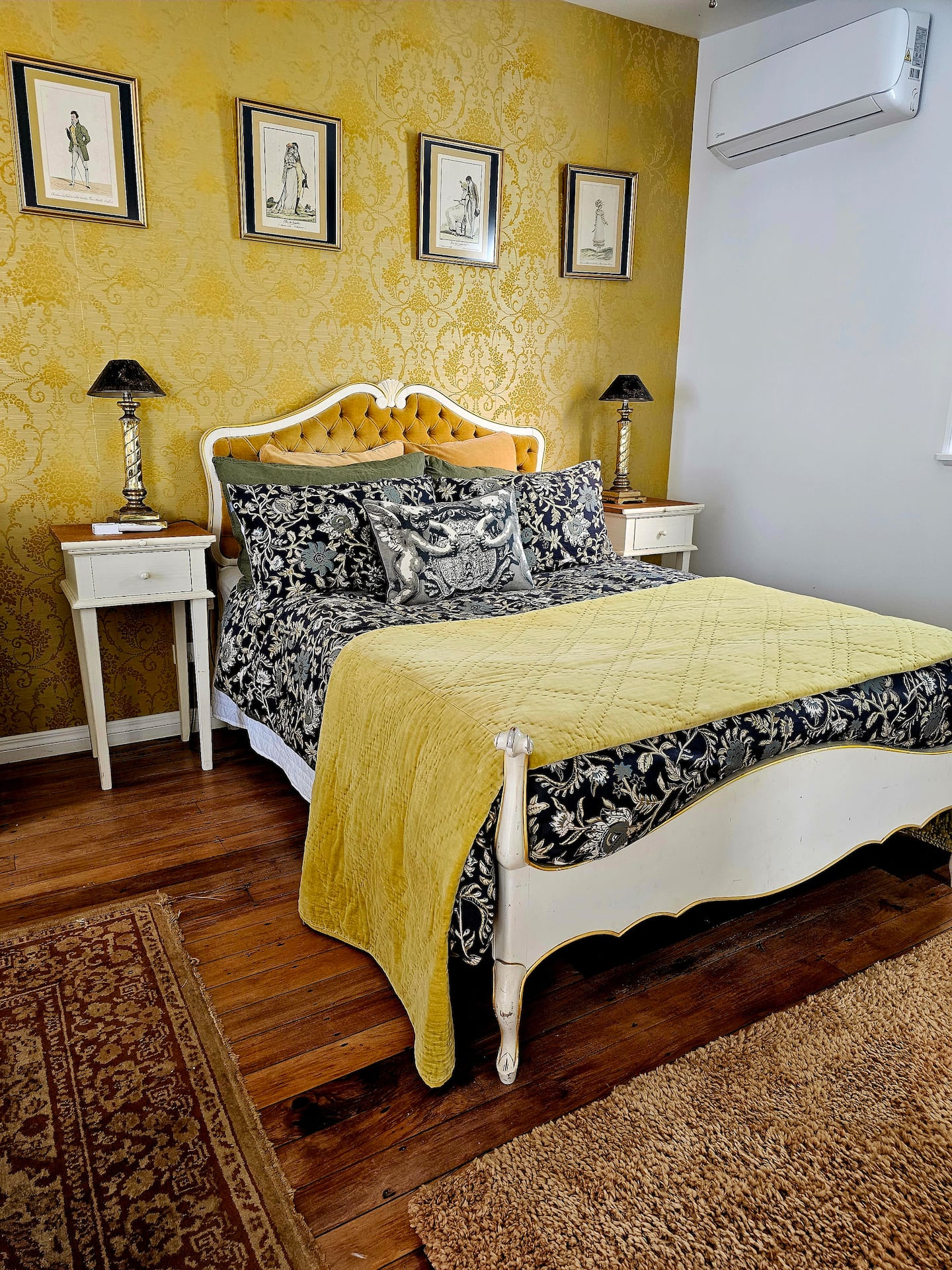 Bohemian Farm Chic Cottage.

 Flower Farm Stay 1