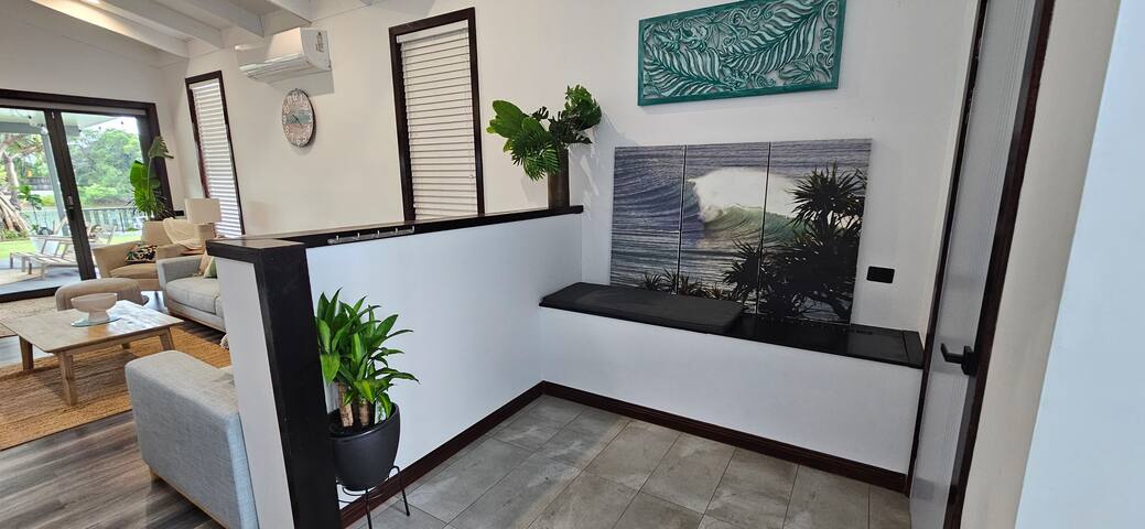 Mooloolaba Waterfront – 4 Bed Modern Pontoon Place gallery image 3