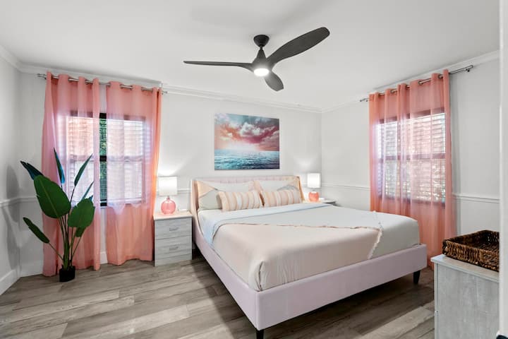 Retiro en el dormitorio: espacio luminoso y espacioso con una decoración elegante, ¡perfecto para relajarse!