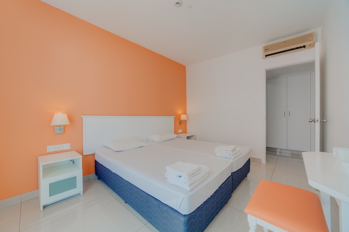 Отказ от отговорност: снимките са направени от 3 пъти различни апартаменти. Има общо 19x апартамента, всички с различно оформление на спалните, в зависимост от позицията на апартамента в сградата.