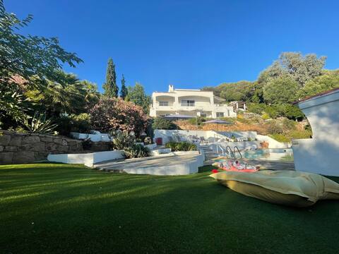 Superb luxury villa with sea view 180