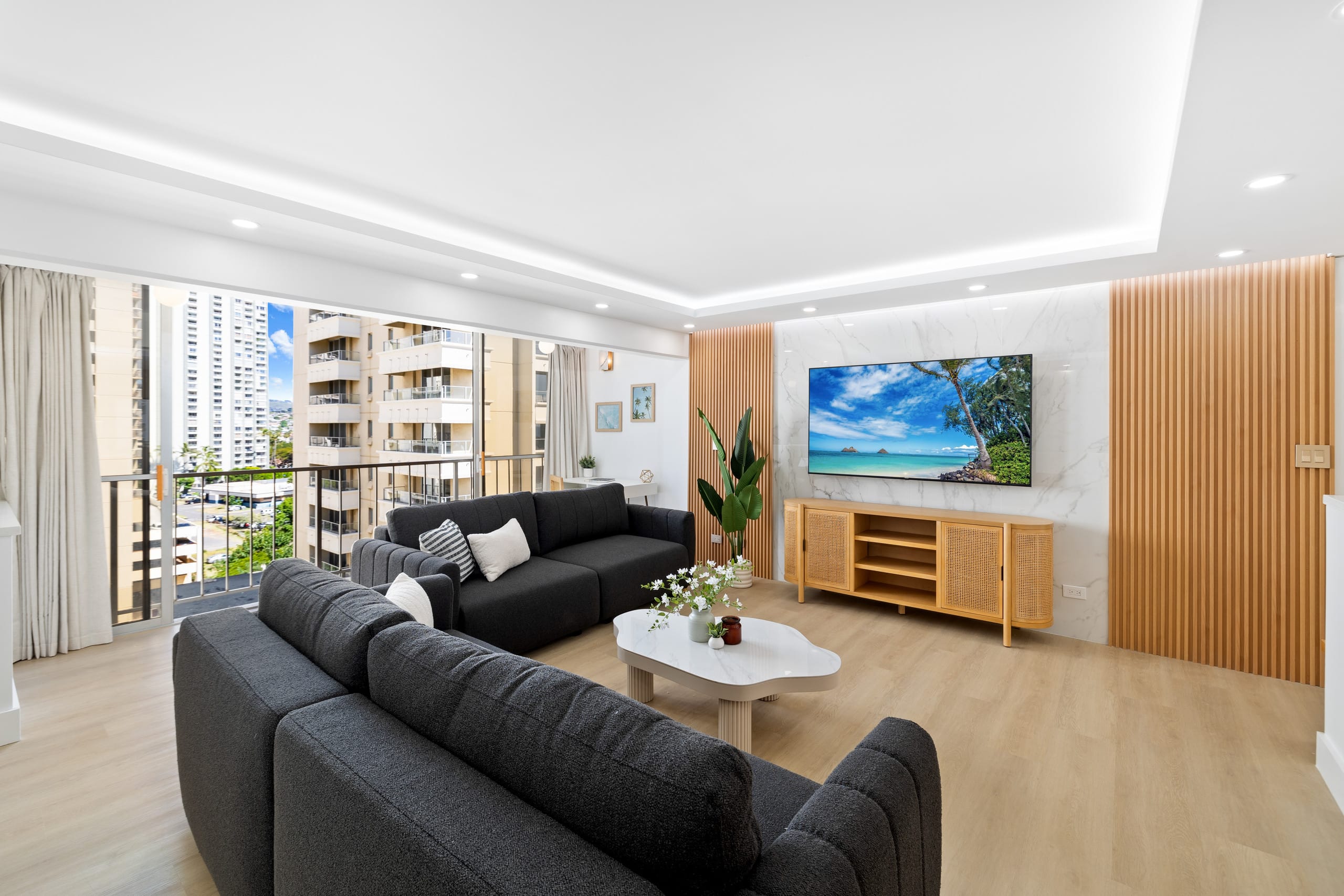 Condo in Honolulu · ★4.91 · 2 bedrooms · 5 beds · 2 private baths - Image 6