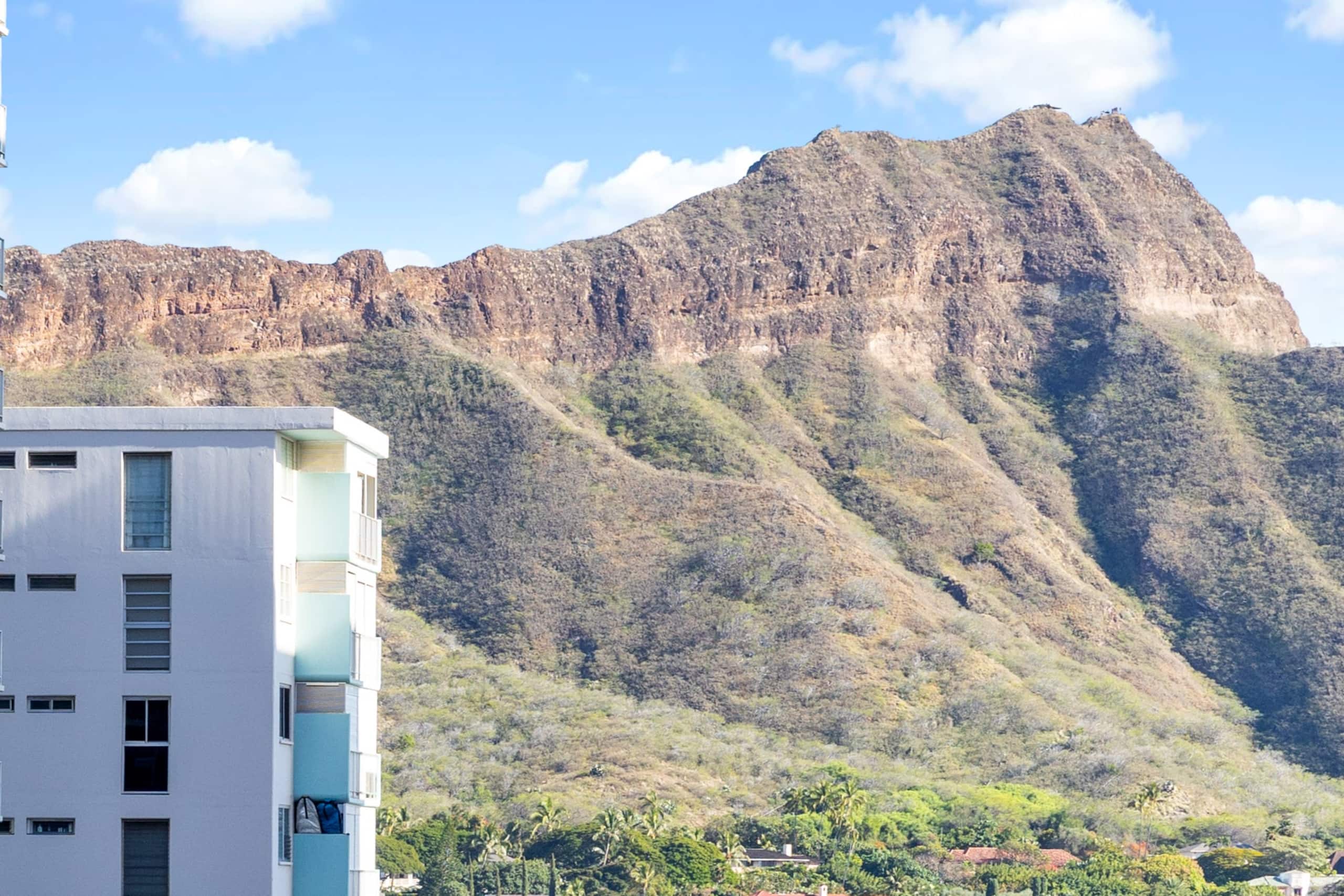 Condo in Honolulu · ★4.91 · 2 bedrooms · 5 beds · 2 private baths - Image 36