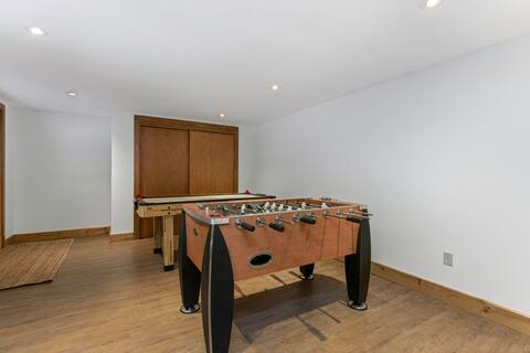 4Bdrm Lakefront Retreat | Kayaks, Fire Table