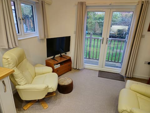 Successful Airbnb property: Private garden annexe near Reigate in Reigate And Banstead