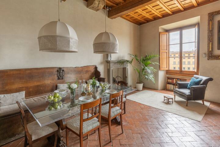 Old Bridge unique large artful apartment/lift gallery image 2