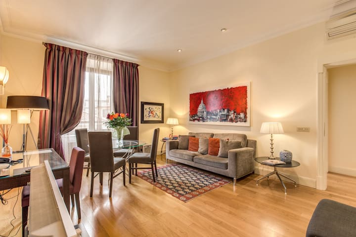 Via Napoli Apartment, Rome [Central, Repubblica]