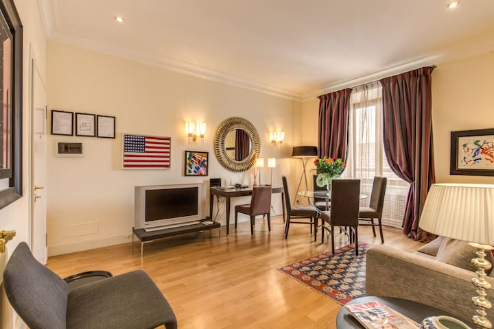 Via Napoli Apartment, Rome [Central, Repubblica] gallery image 2