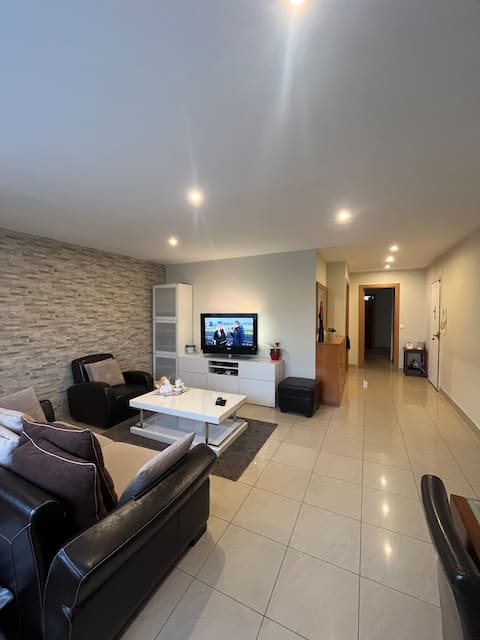 Logement JO 2024
Golf national 7 km 
Orly 17 km