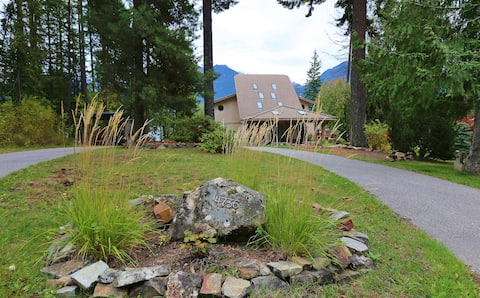 Ainsworth Lakefront Getaway