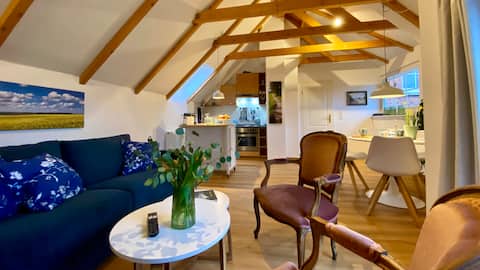 Top Airbnb: Loft apartment – central … and surrounded by greenery in Aurich