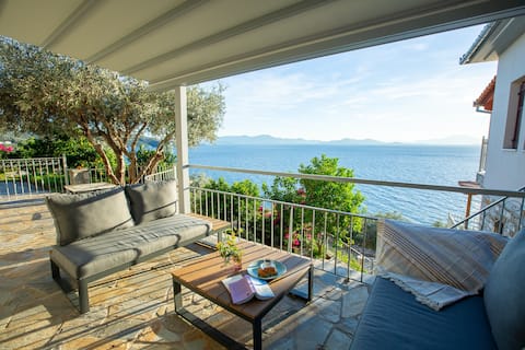 Villa LAAS. Sea view. Above Razi beach.