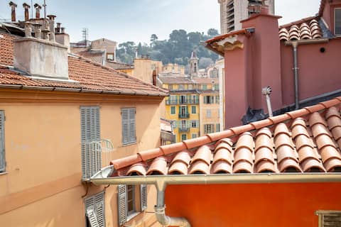 Successful Airbnb property: Charming rooftop in the heart of Old Nice with AC in Nice
