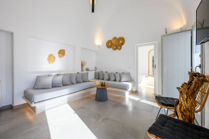 Hypnos Boutique Villa With Amazing Heated Pool - Santorini