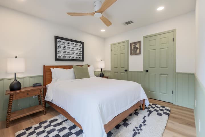 Toto je ďalšia manželská posteľ v druhej izbe hore po schodoch vpravo. 