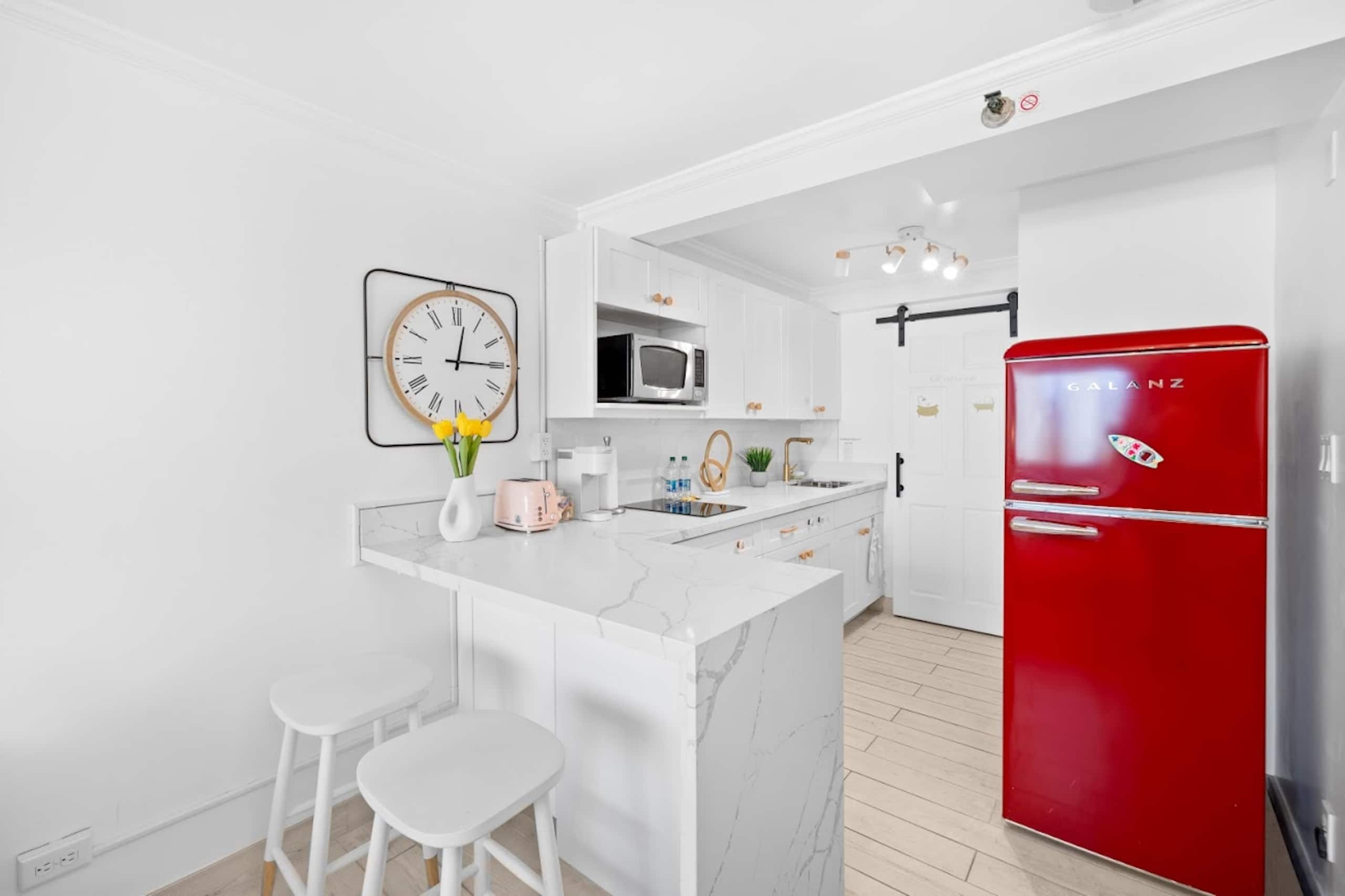 Cozy & Aesthetic Modern Studio - Image 2