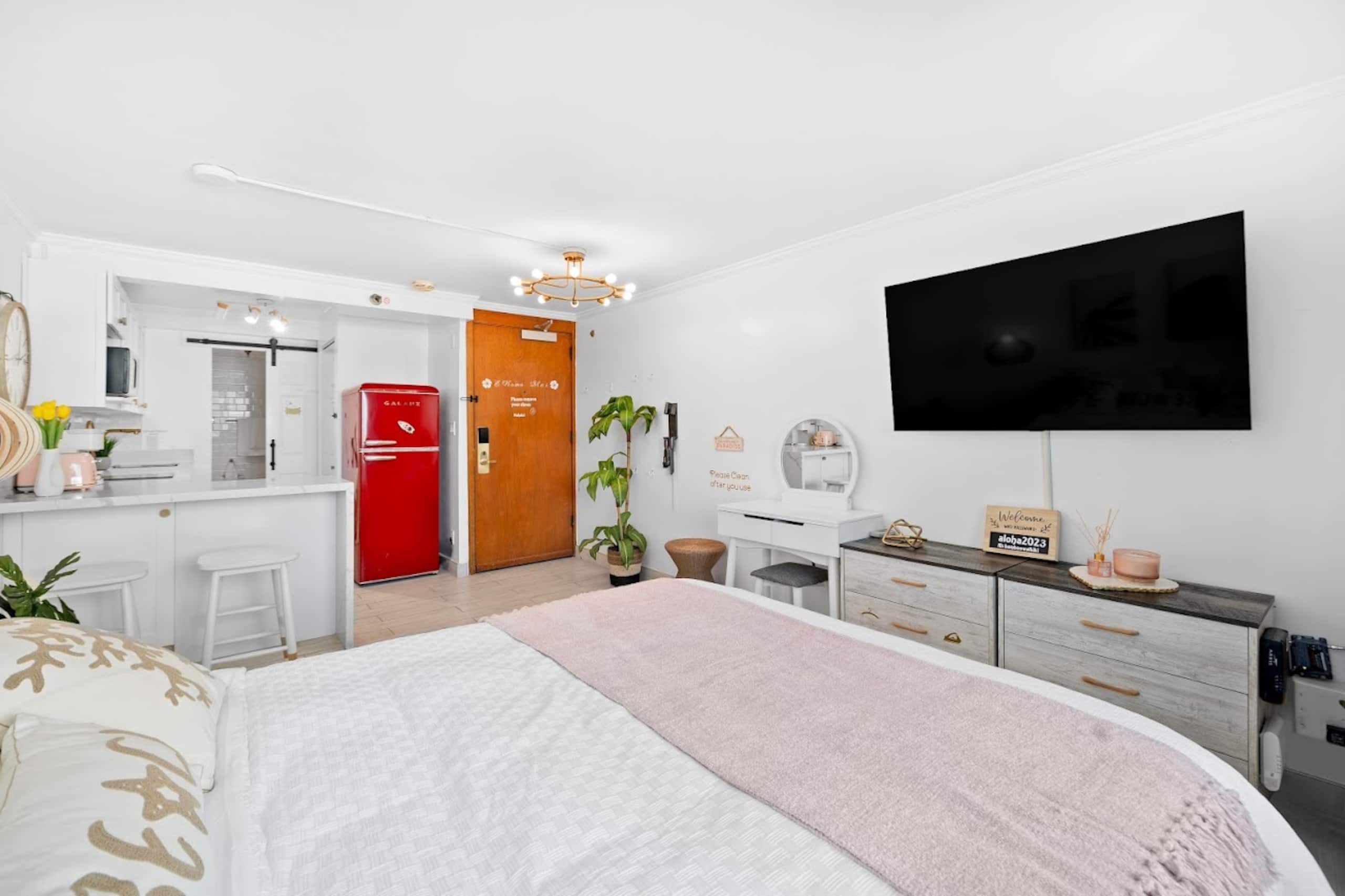 Cozy & Aesthetic Modern Studio - Image 24